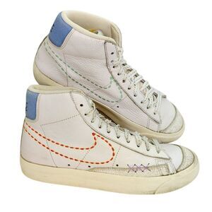 Nike Vintage Blazer Mid '77 White High Top Sneakers w/Color Accents - Size 8